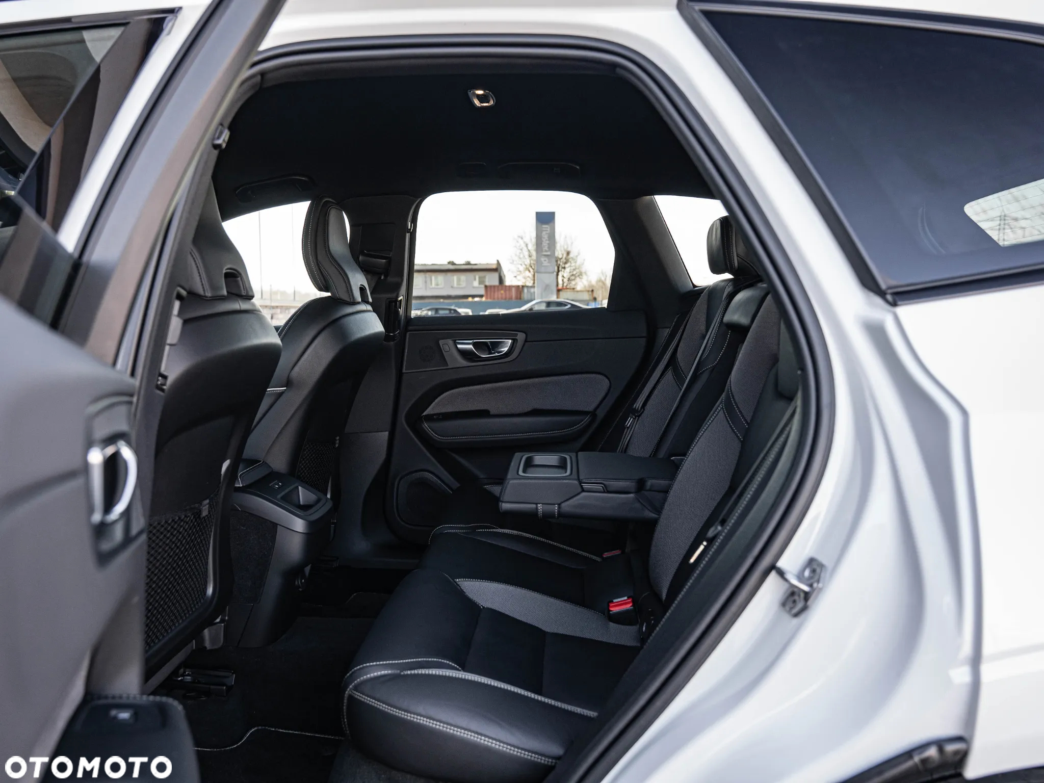 Volvo XC 60 B4 D AWD Plus Dark - 30
