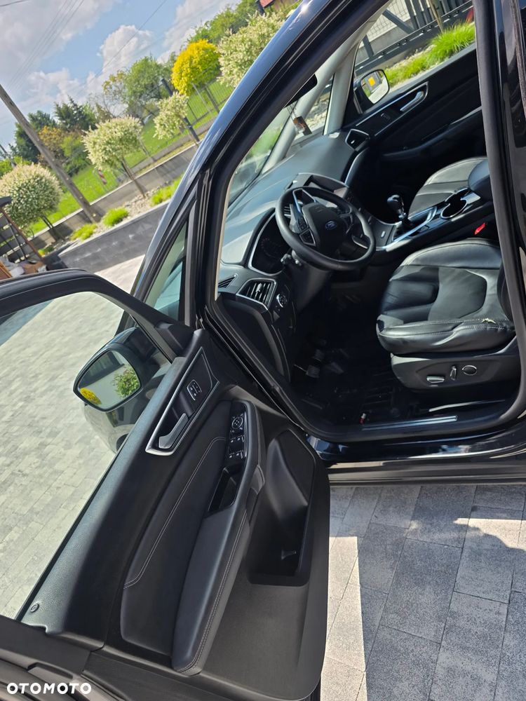 Ford S-Max - 12