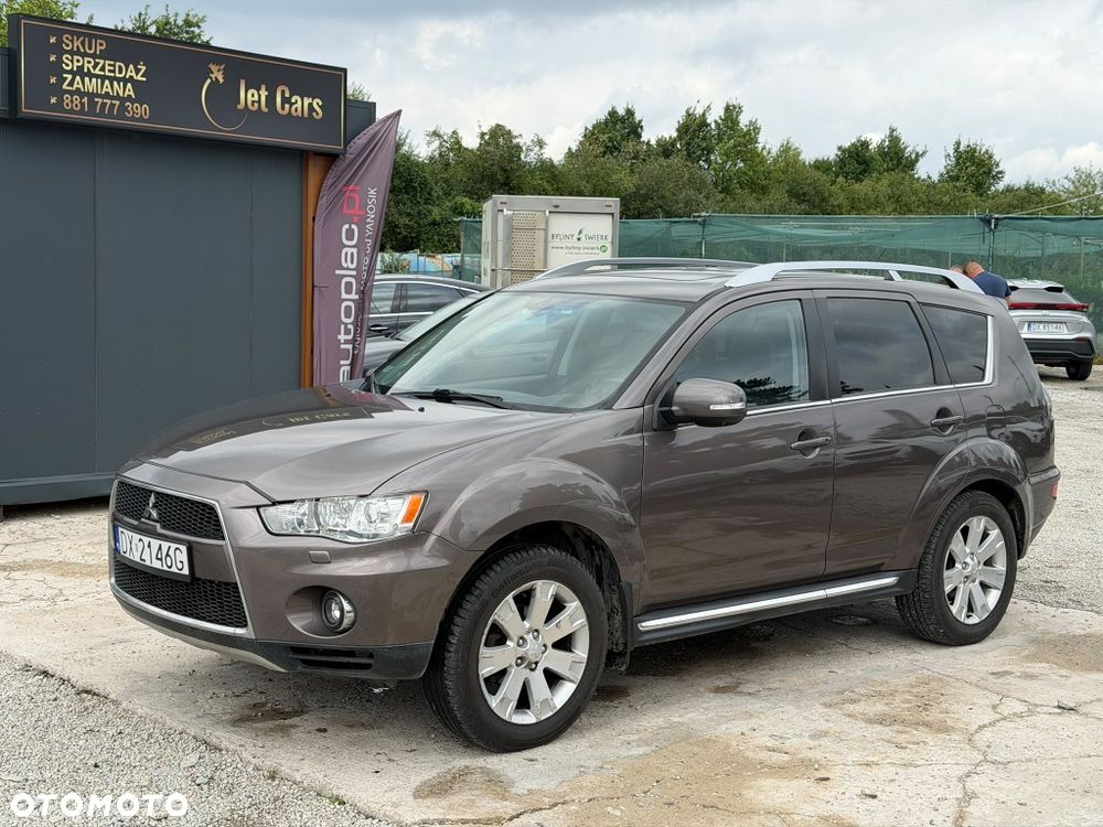 Mitsubishi Outlander - 1