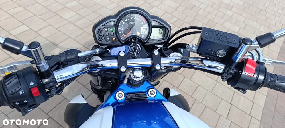 Suzuki Gladius - 12