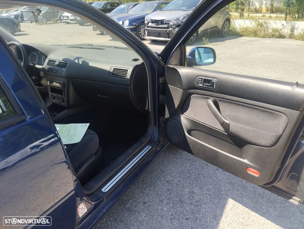 VW Bora 1.9 TDi Confortline - 14