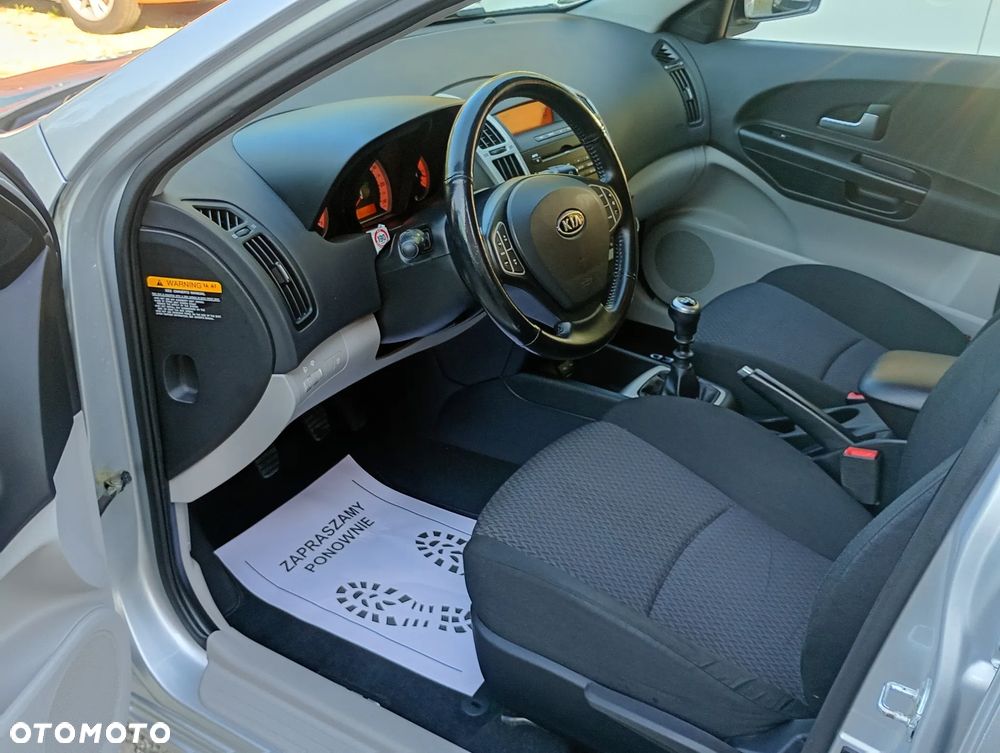Kia Ceed - 24
