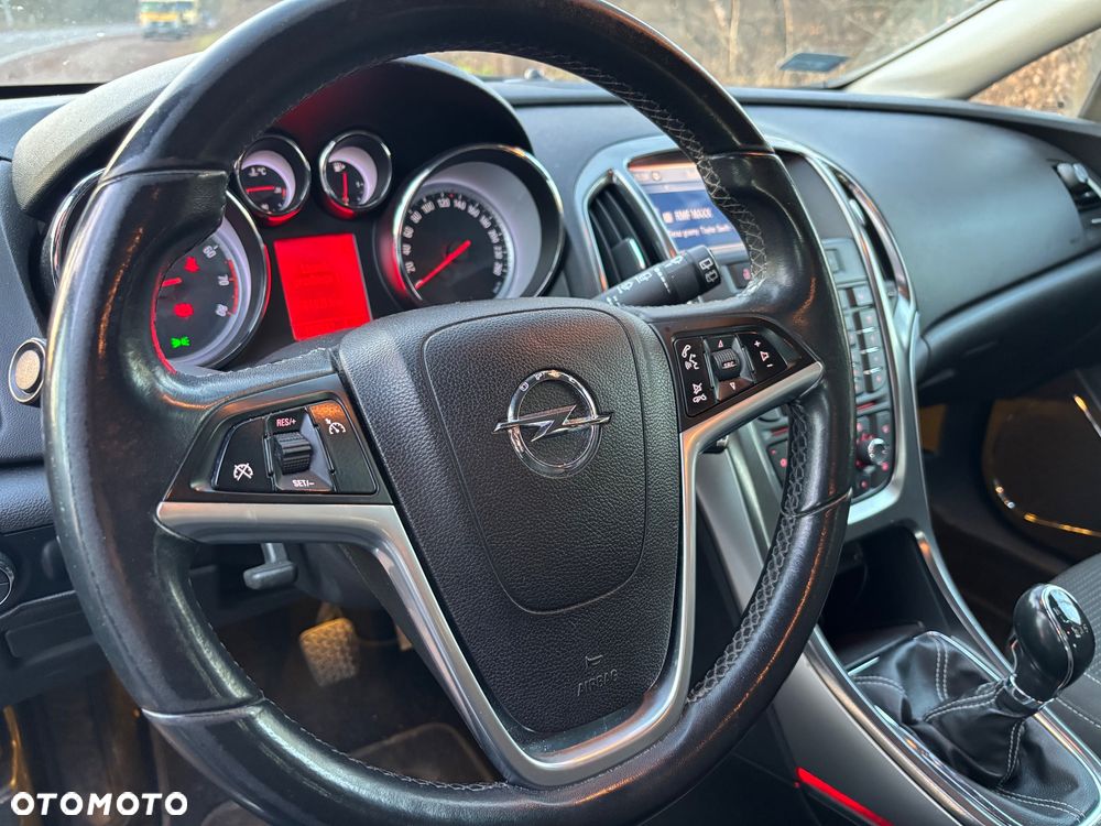 Opel Astra 1.4 Turbo Cosmo - 11