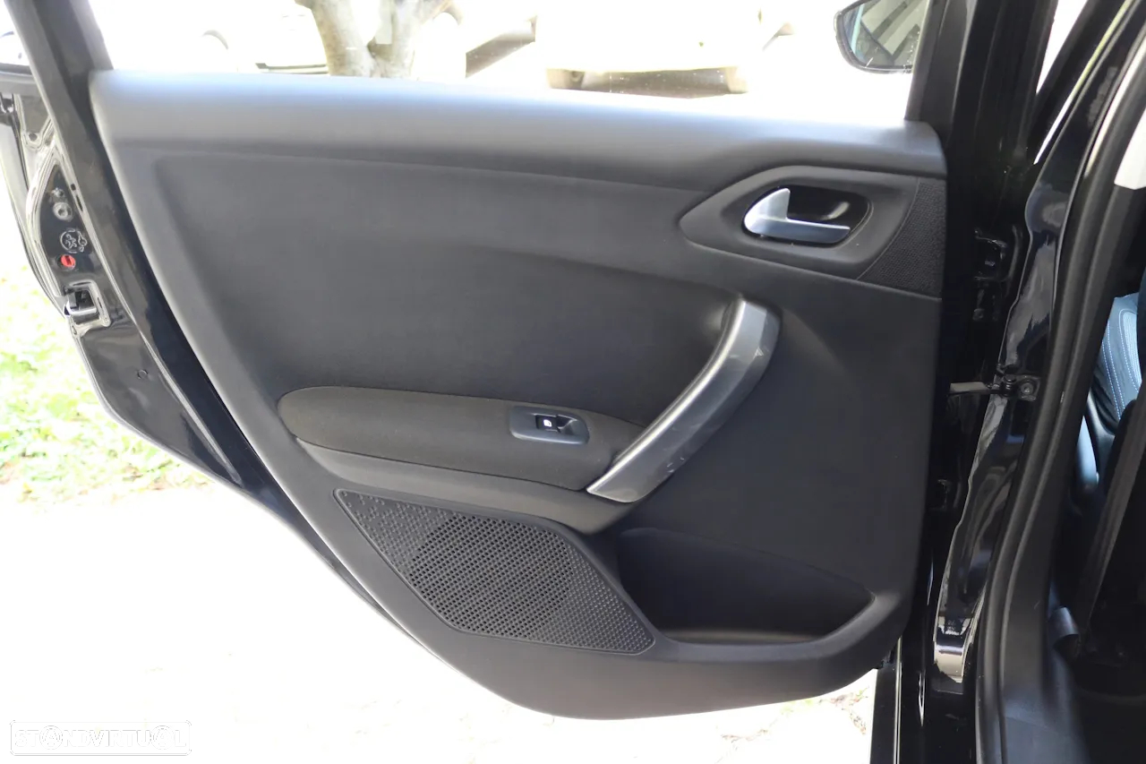 Peugeot 2008 PureTech 130 Active Pack - 17