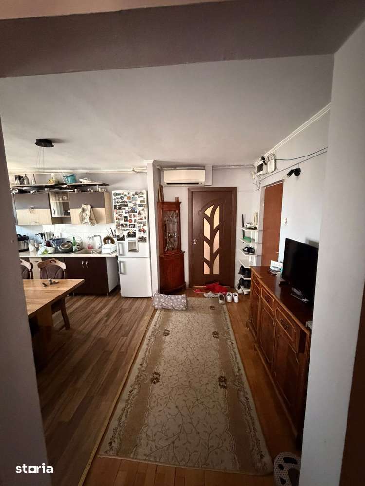Apartament spațios cu 4 camere – Marghita, zona centrală — fotografia 1