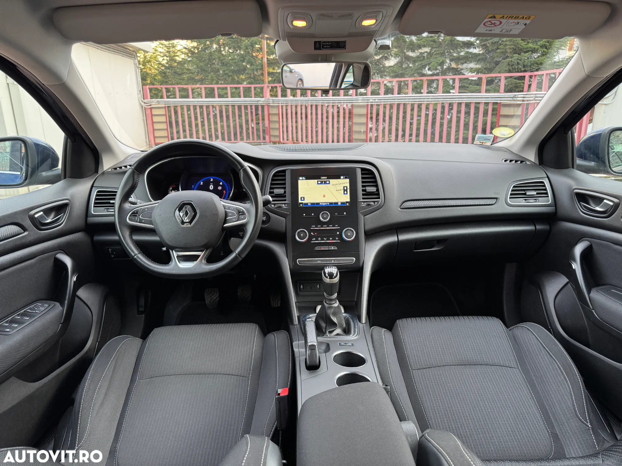 Renault Megane Grandtour BLUE dCi 115 BUSINESS EDITION - 10