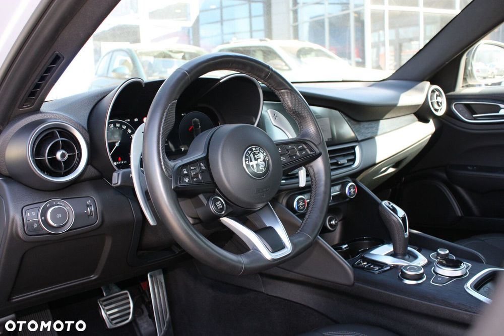 Alfa Romeo Giulia - 13