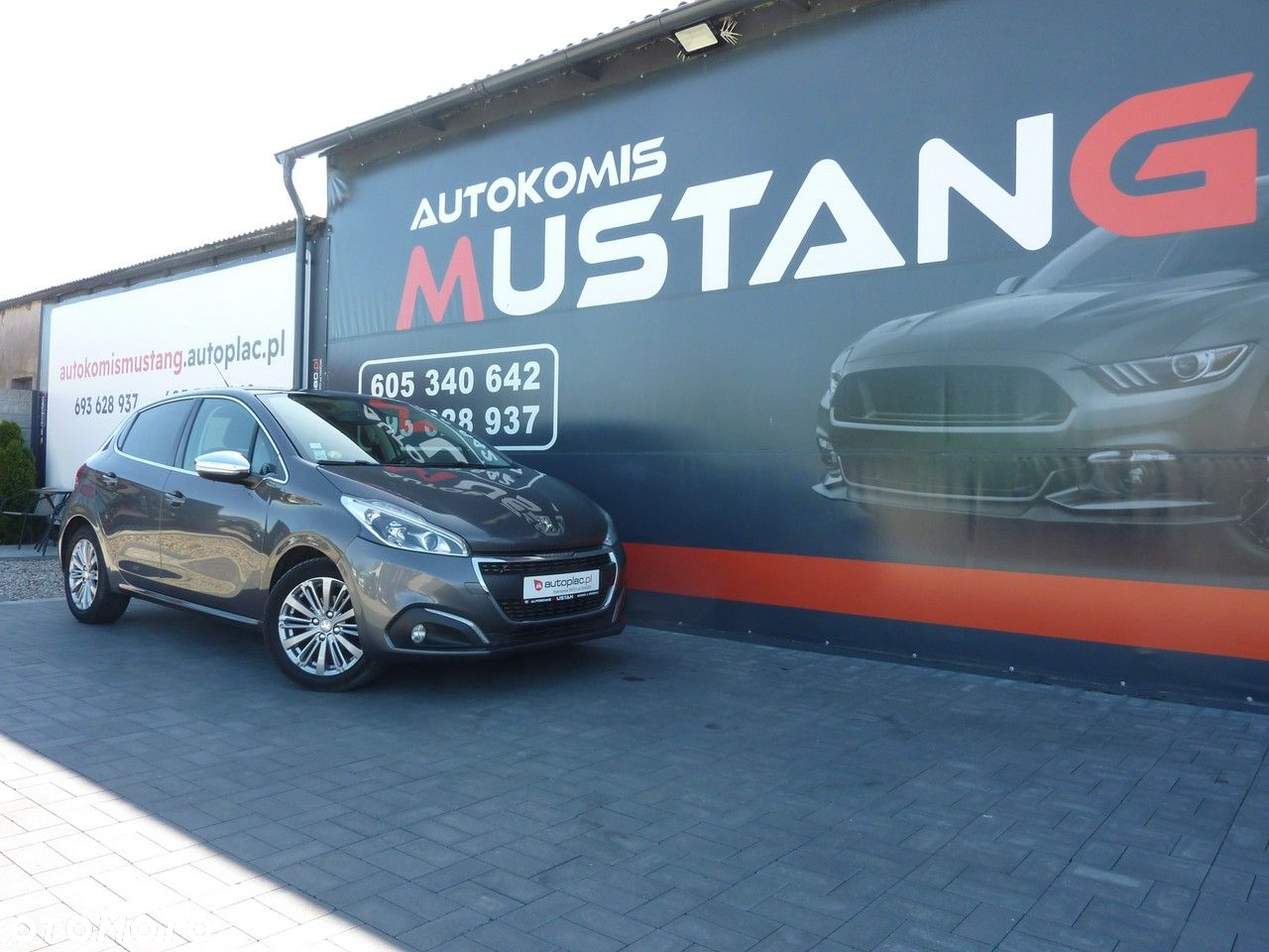 Peugeot 208 - 40