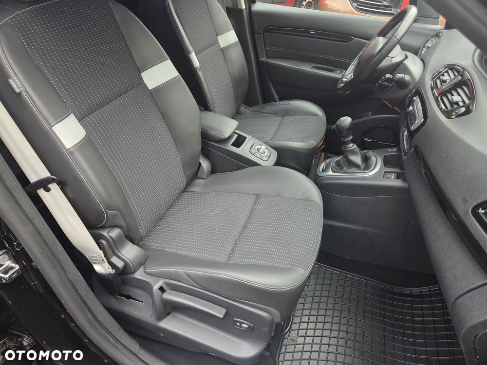 Renault Grand Scenic dCi 130 FAP Start & Stop Bose Edition - 27