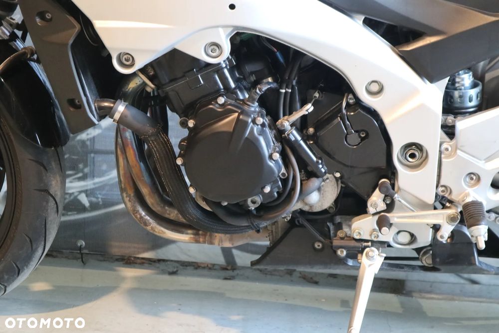 Suzuki GSR - 5
