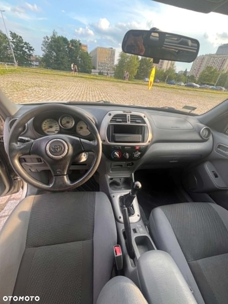 Toyota RAV4 - 7