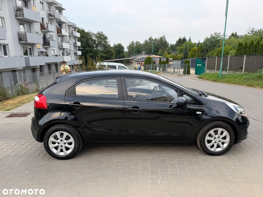 Kia Rio 1.2 Fifa World Cup Edition - 10