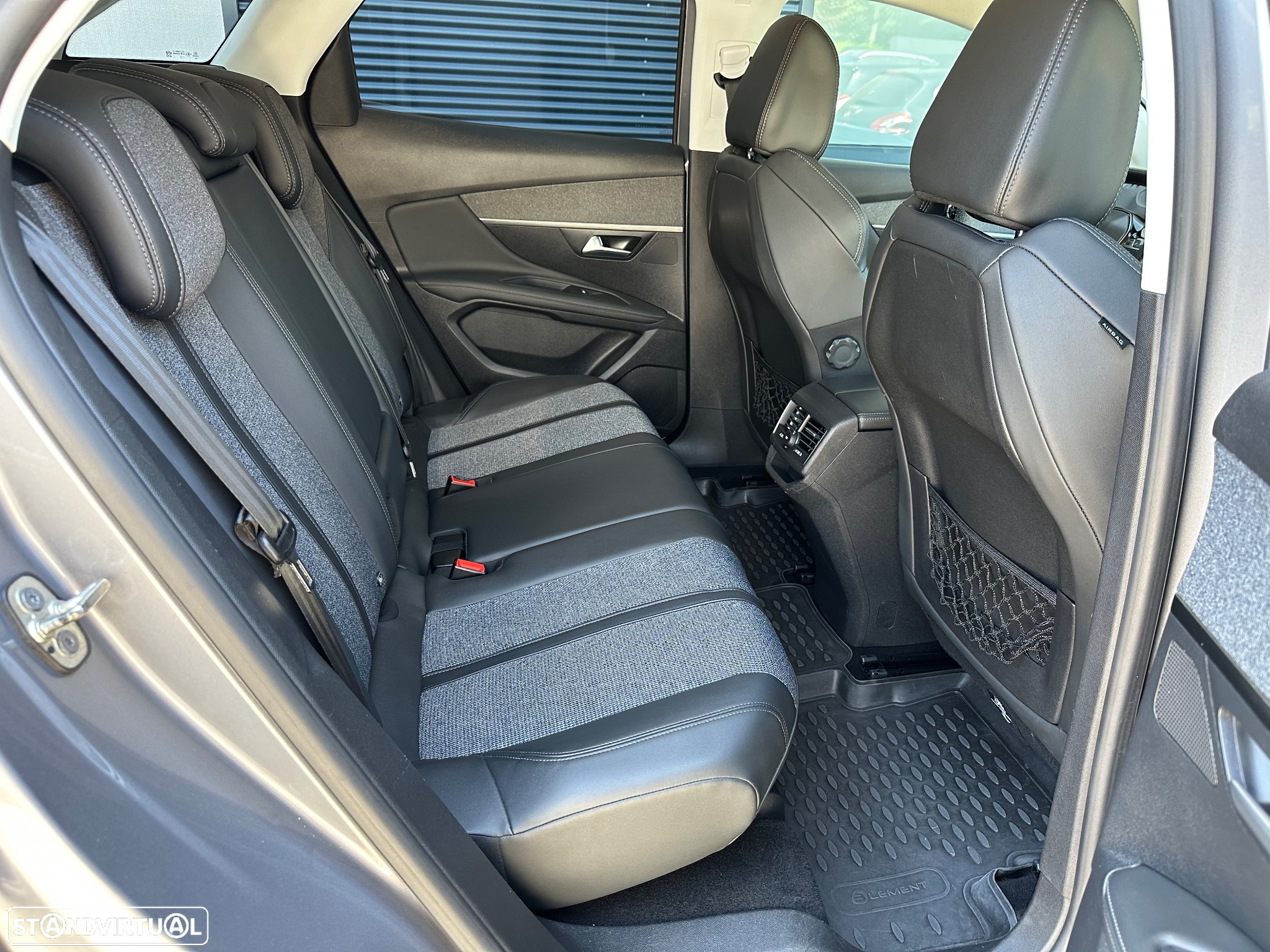 Peugeot 3008 BlueHDi 130 Stop & Start EAT8 Allure - 16