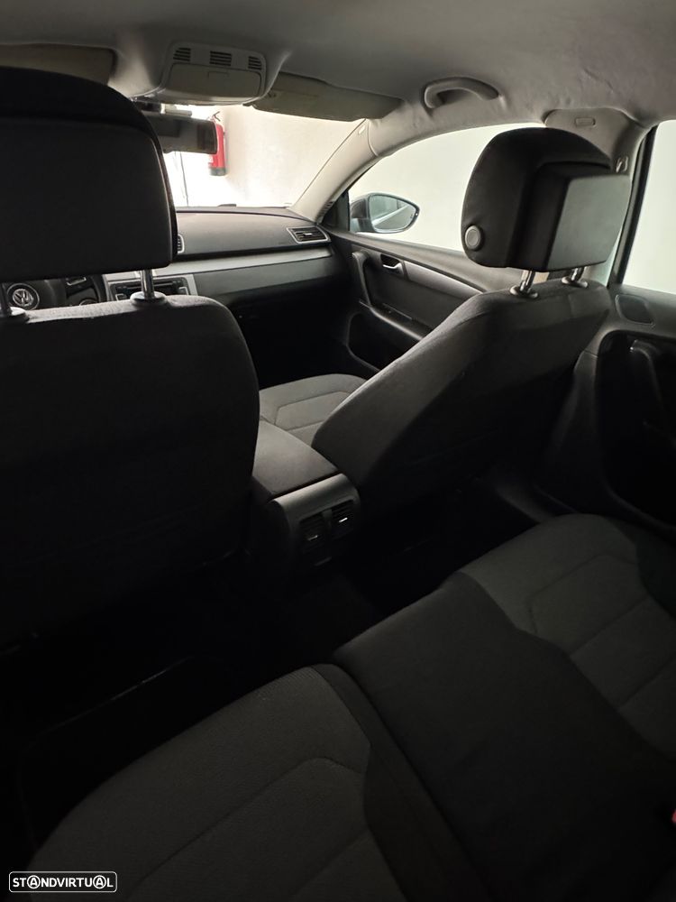 VW Passat 1.6 TDI Trendline - 13