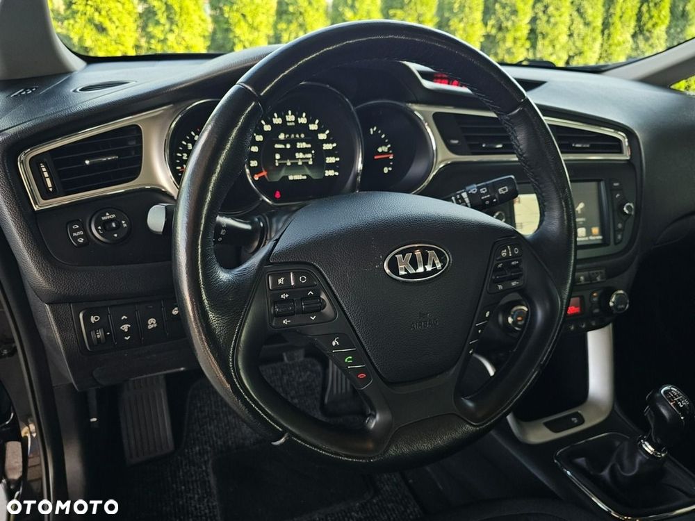 Kia Ceed - 12