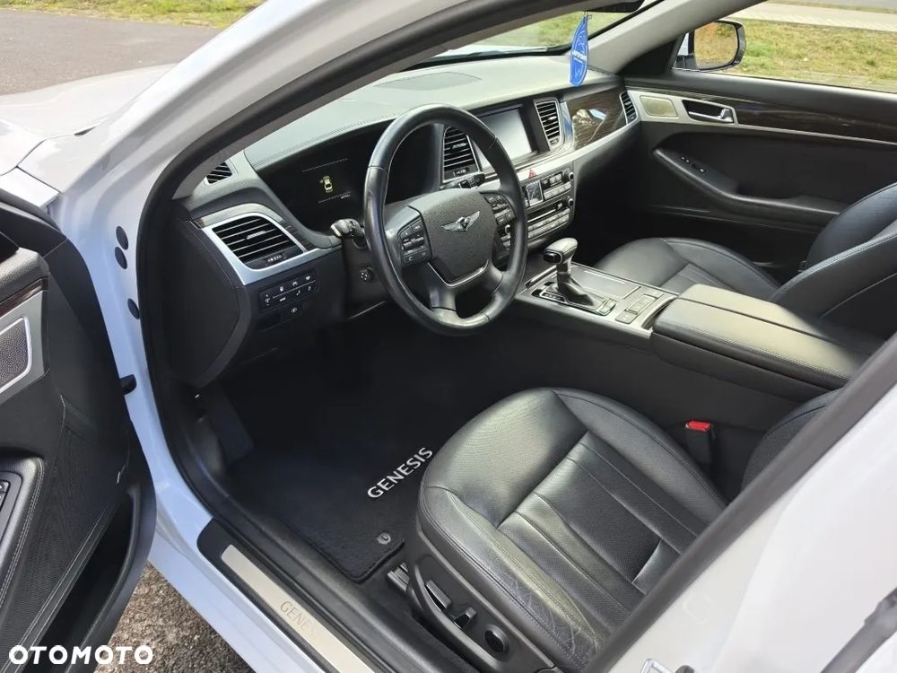 Hyundai Genesis 3.8 V6 GDI - 21