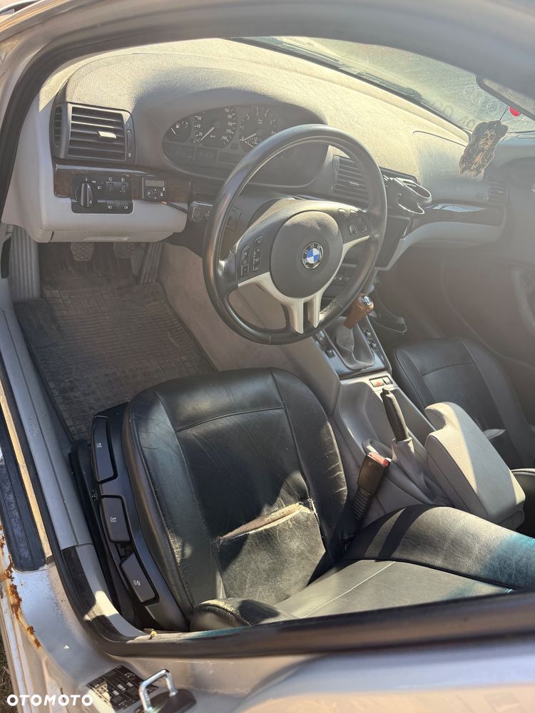 BMW Seria 3 323i - 12