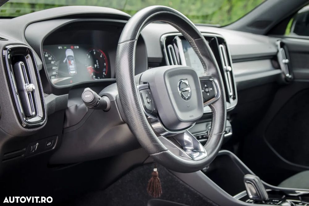 Volvo XC 40 D4 AWD Geartronic R-Design - 23