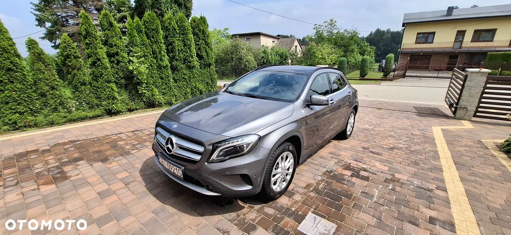 Mercedes-Benz GLA 180 Activity Edition - 1