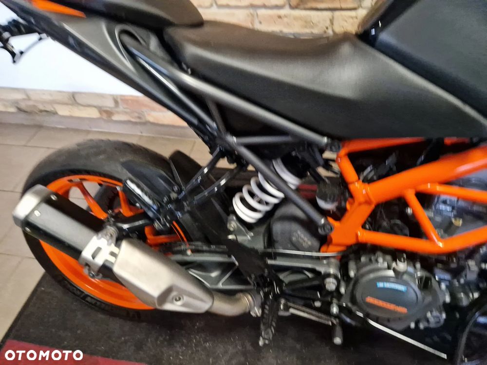 KTM Duke 125 - 26