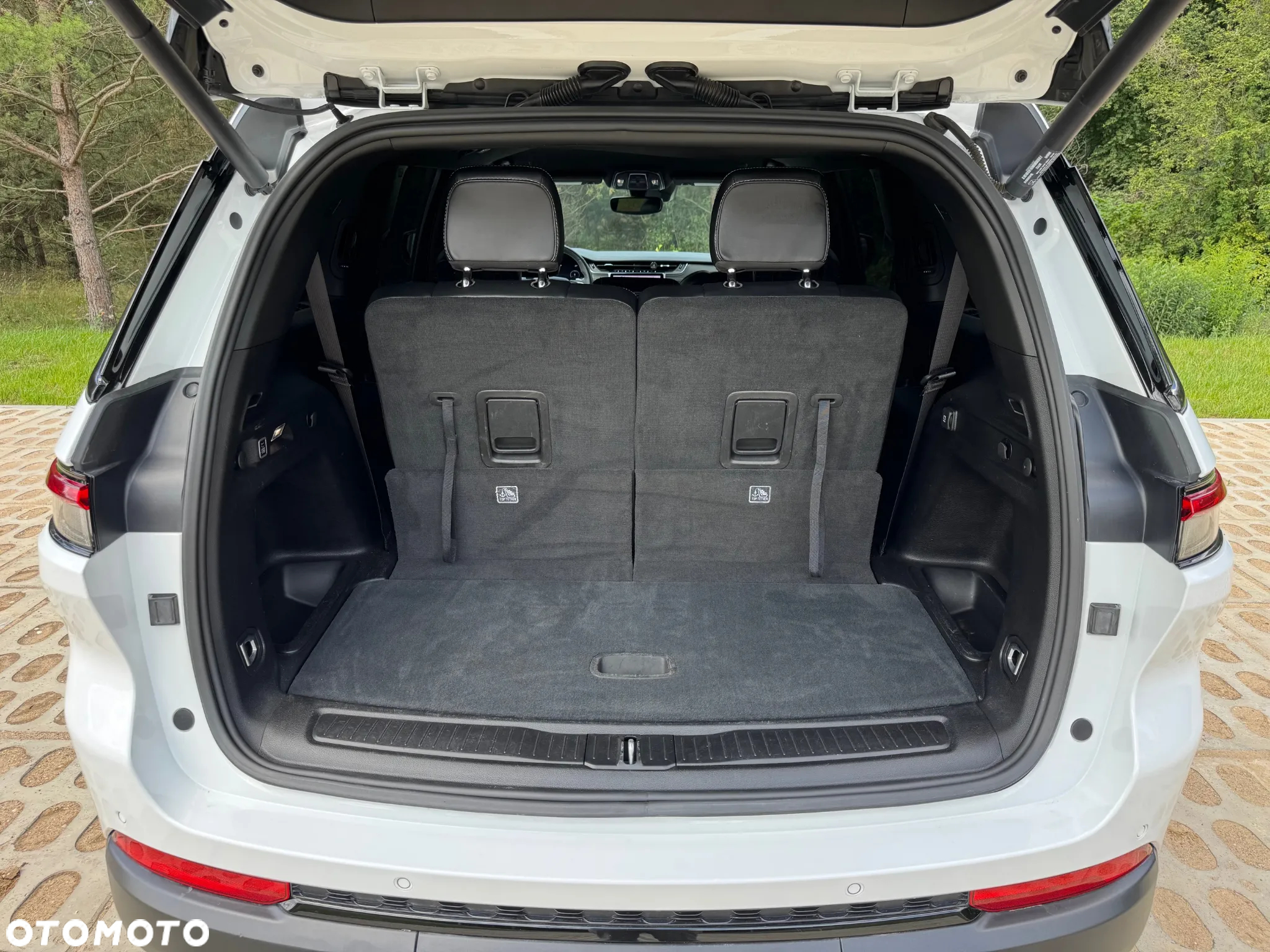 Jeep Grand Cherokee - 33