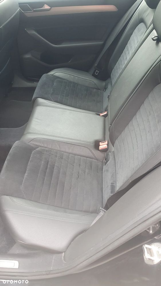 Volkswagen Passat Variant 2.0 TDI SCR 4Motion DSG Highline - 13