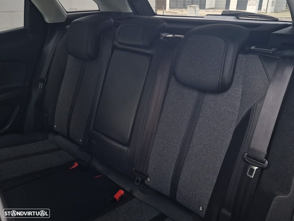 Peugeot 3008 PureTech 130 Stop & Start GPF EAT8 Allure - 13