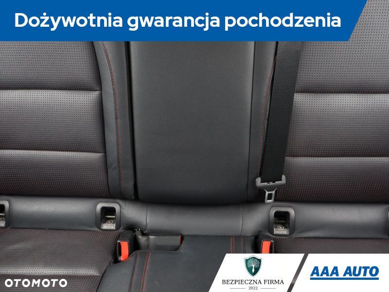 Mercedes-Benz GLA - 11