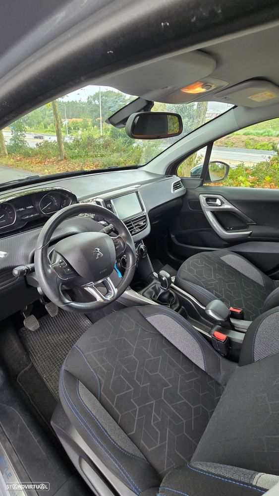 Peugeot 2008 1.2 PureTech Style - 24