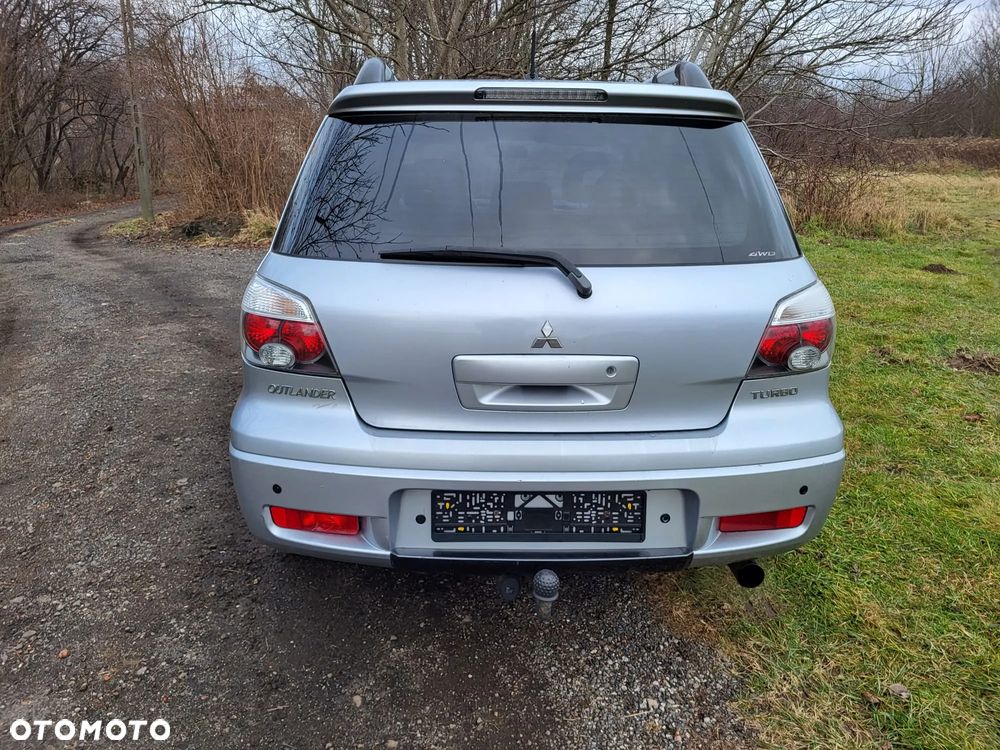 Mitsubishi Outlander 2.0 Turbo - 17