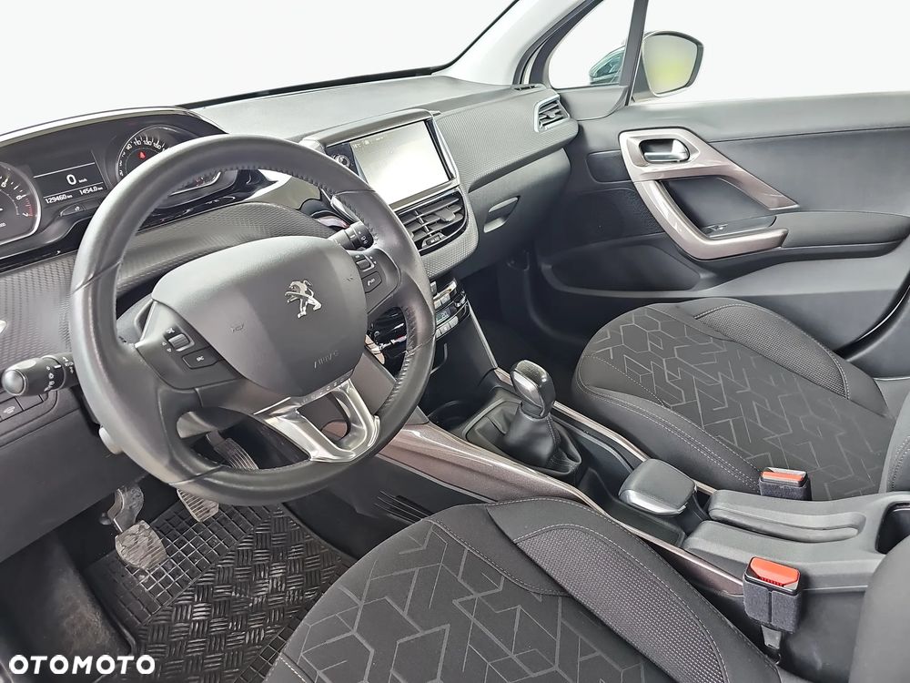Peugeot 2008 1.2 Pure Tech Allure S&S - 10