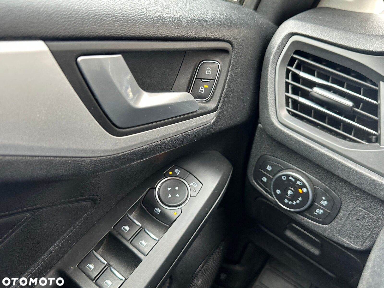 Ford Focus 1.0 EcoBoost Connected - 19