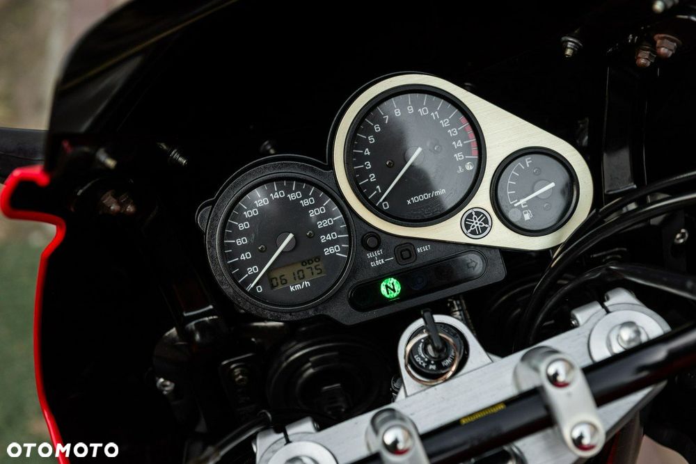 Yamaha FZS - 8