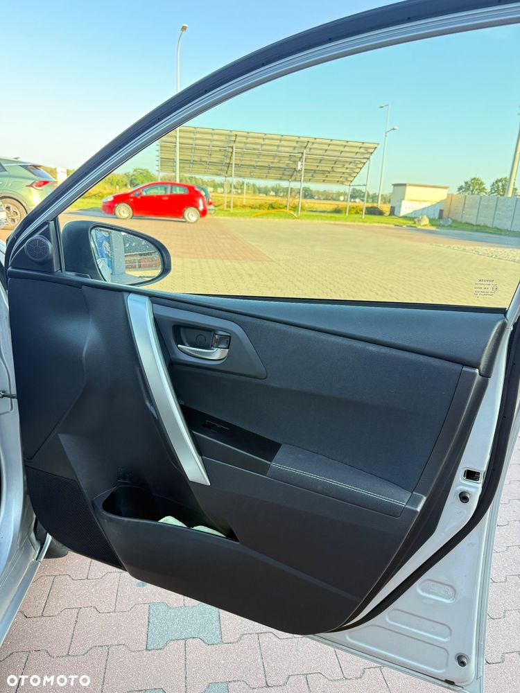 Toyota Auris 1.6 Premium - 15