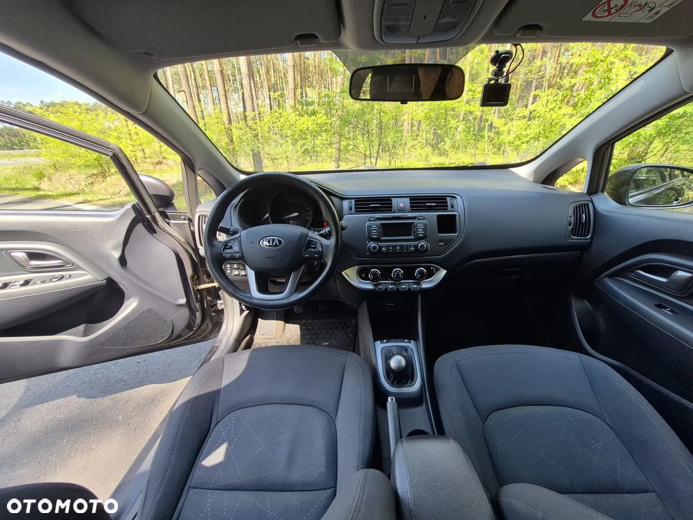 Kia Rio 1.2 L - 6