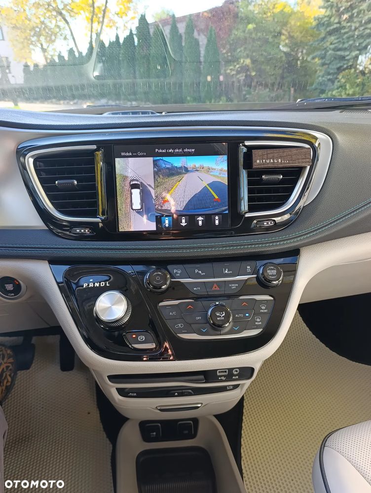 Chrysler Pacifica - 13