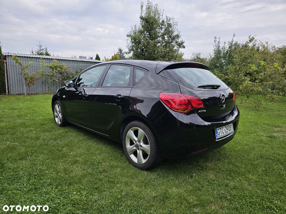 Opel Astra 2010 photo 4