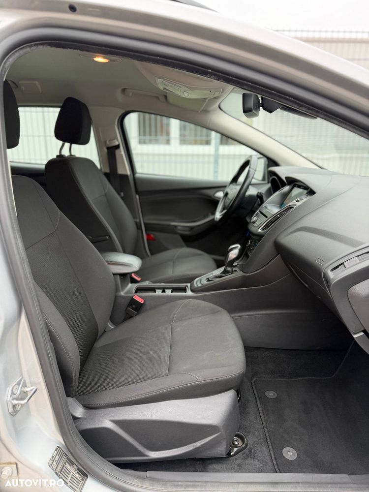 Ford Focus 1.5 TDCi Powershift Titanium - 6