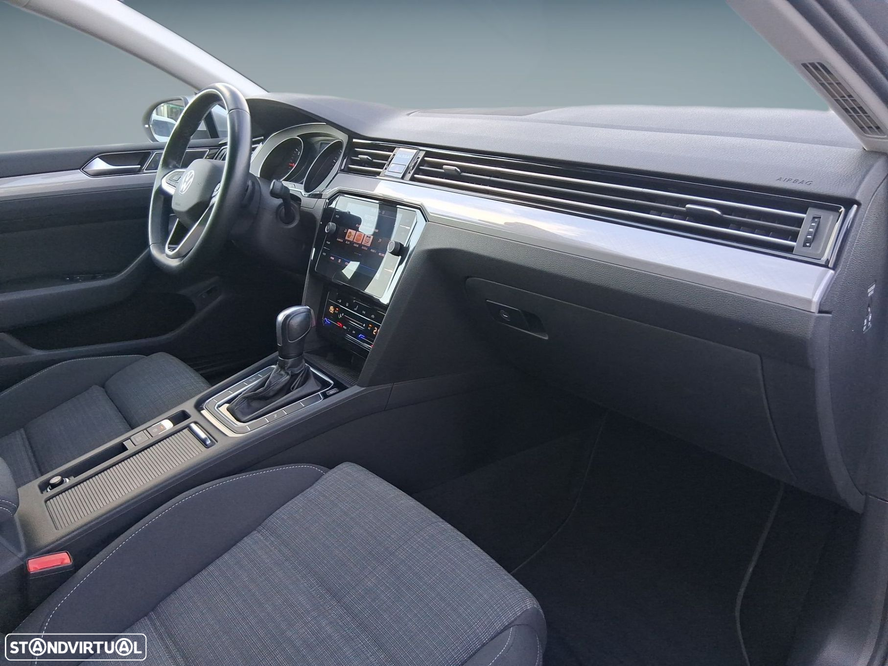 VW Passat Variant 2.0 TDi Business DSG - 27