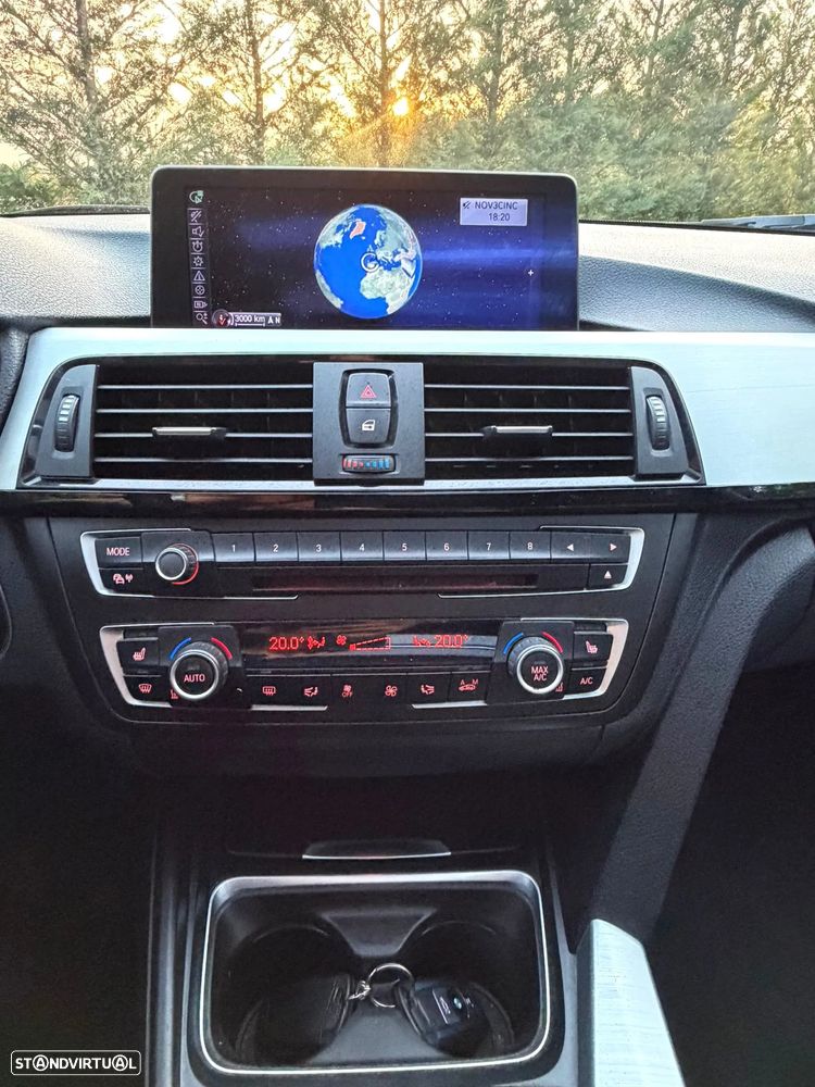 BMW 320 d Pack M - 14