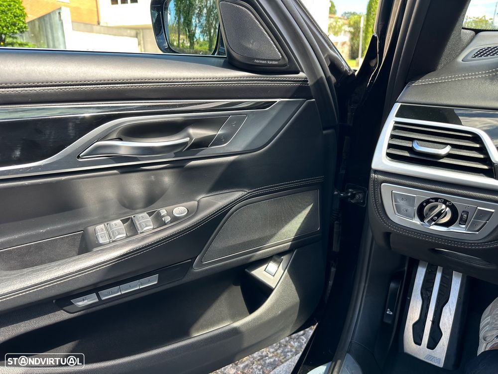 BMW 740 d xDrive Pack M Auto - 13