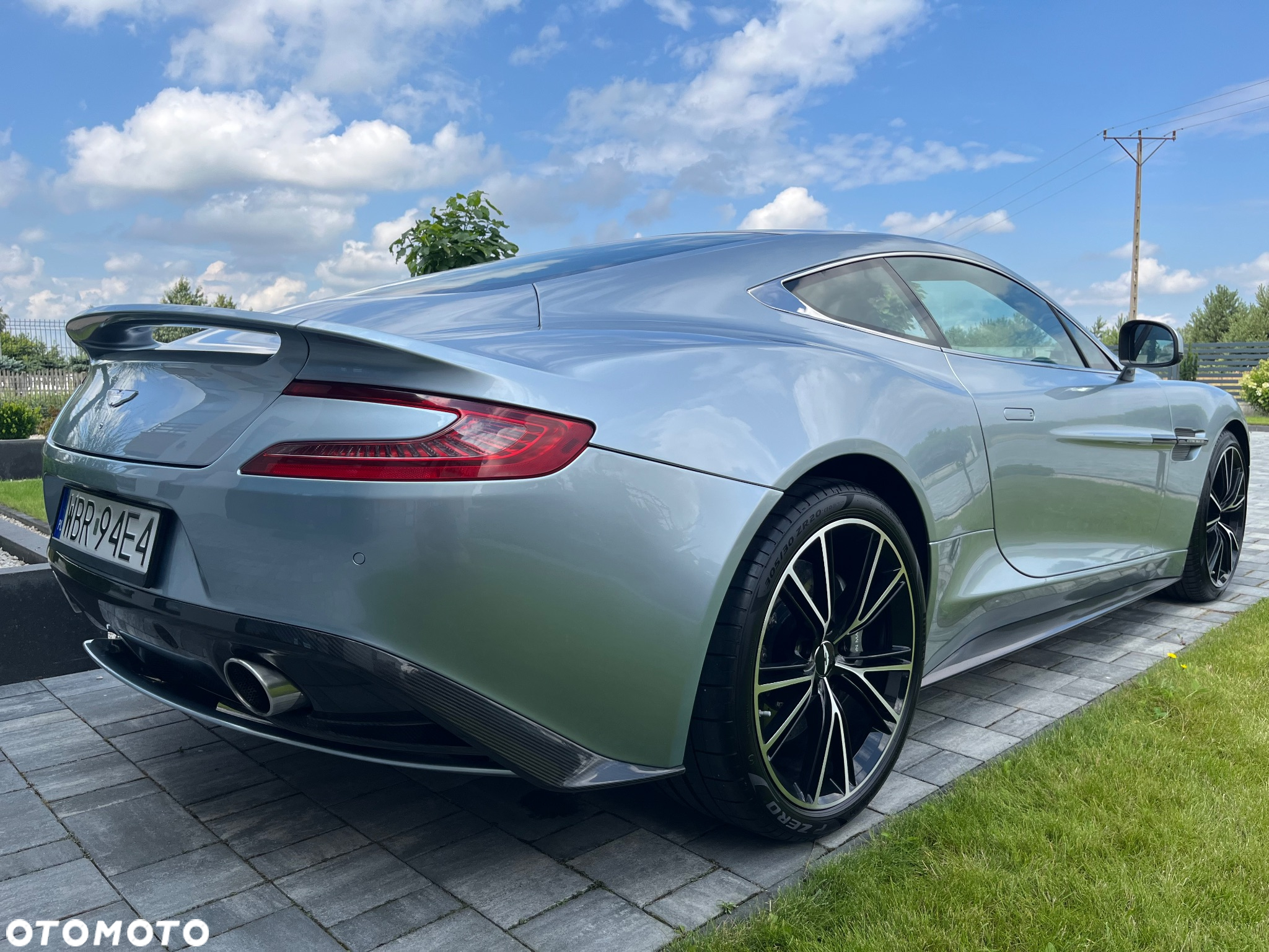 Aston Martin Vanquish - 7