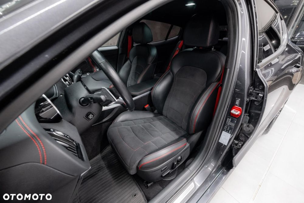 Kia Stinger 3.3 T-GDI V6 GT AWD - 13
