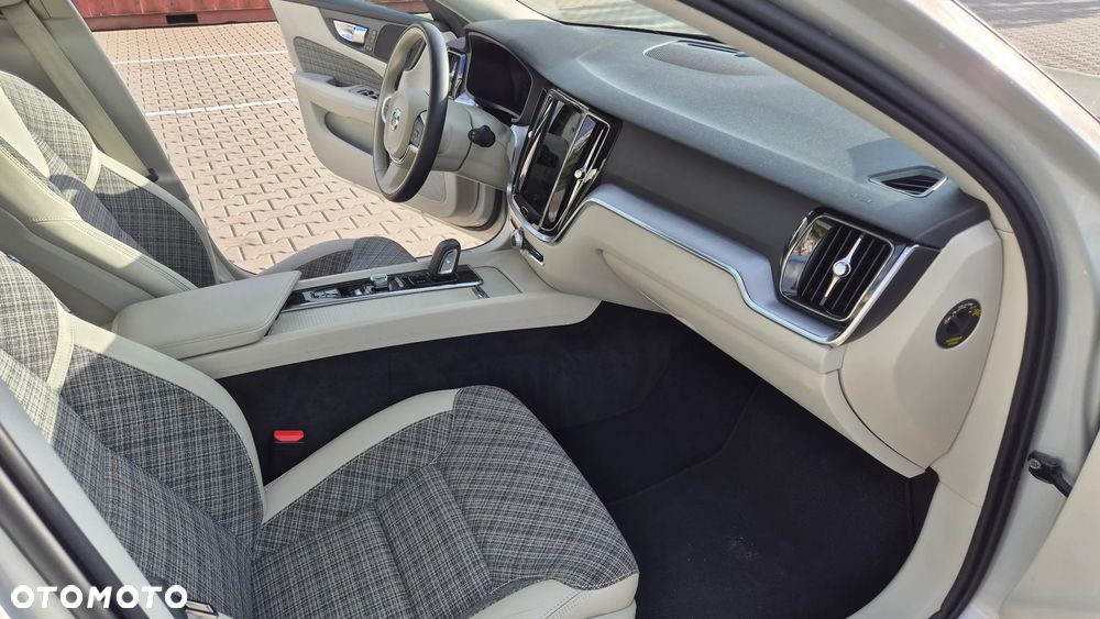 Volvo V60 B4 D Momentum Pro - 20