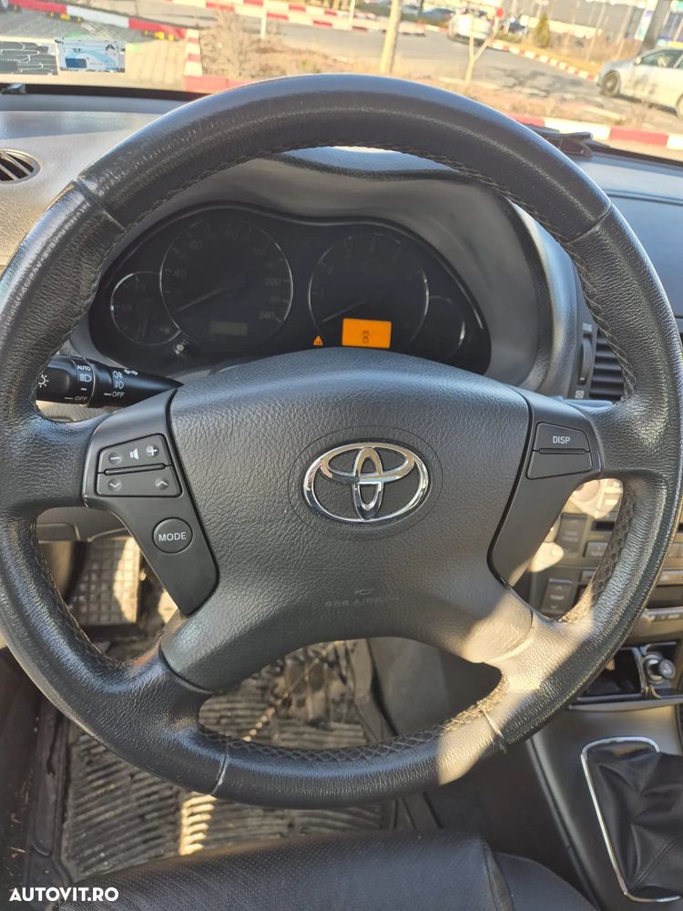 Toyota Avensis 2.0 Sedan Executive - 3