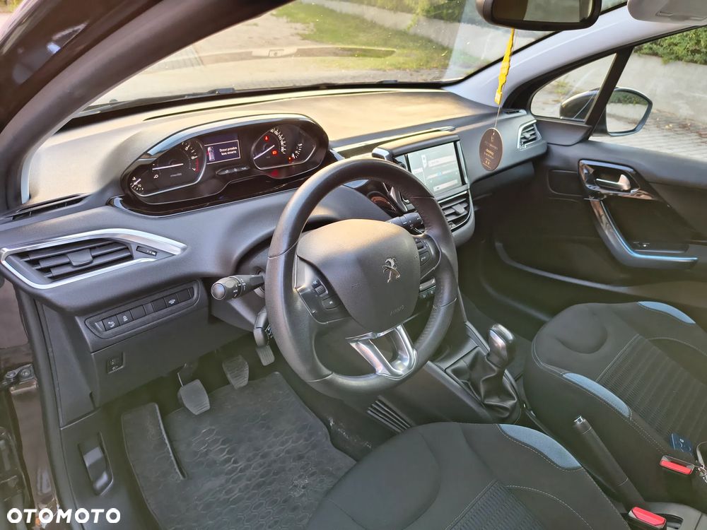 Peugeot 208 - 11