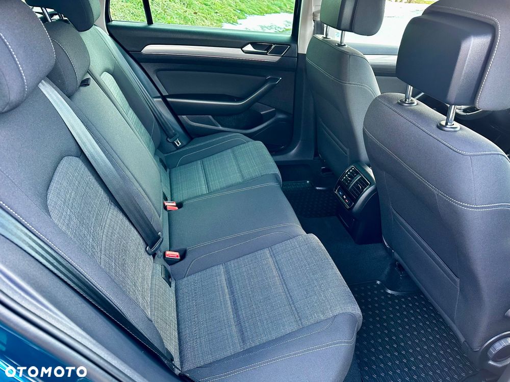 Volkswagen Passat - 9