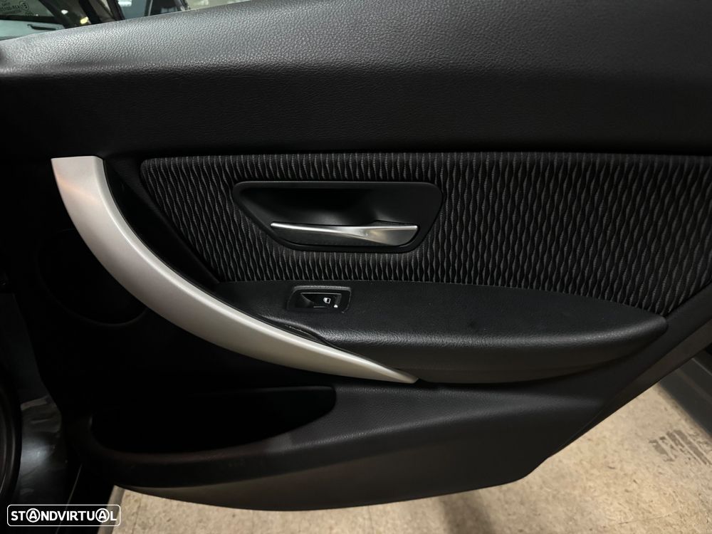 BMW 318 d Essence - 25