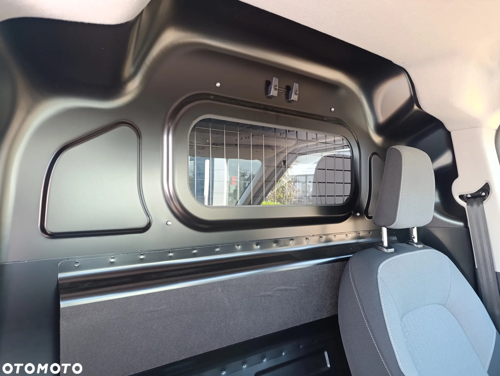 Ford Transit Courier Van Limited - 37
