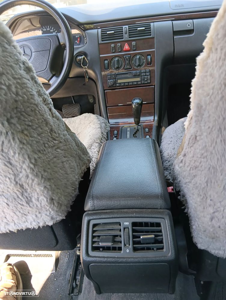 Mercedes-Benz E 300 - 29